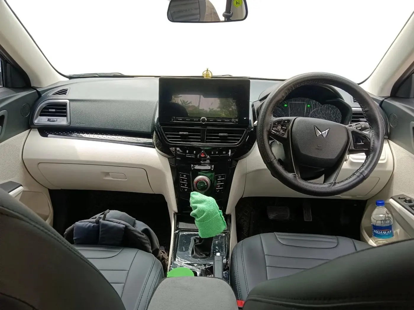 2025 Mahindra XUV 3XO MX2 Pro 1.2 L TCMPFI AT, Petrol, Automatic, 6,031 km, interior