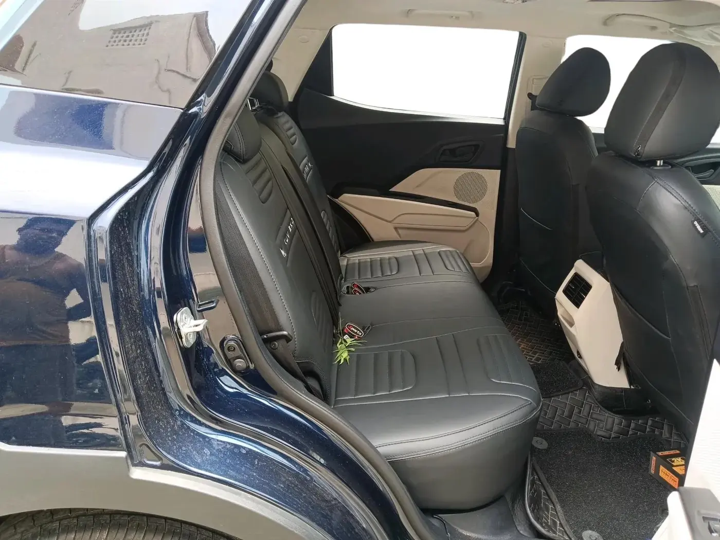 2025 Mahindra XUV 3XO MX2 Pro 1.2 L TCMPFI AT, Petrol, Automatic, 6,031 km, interior