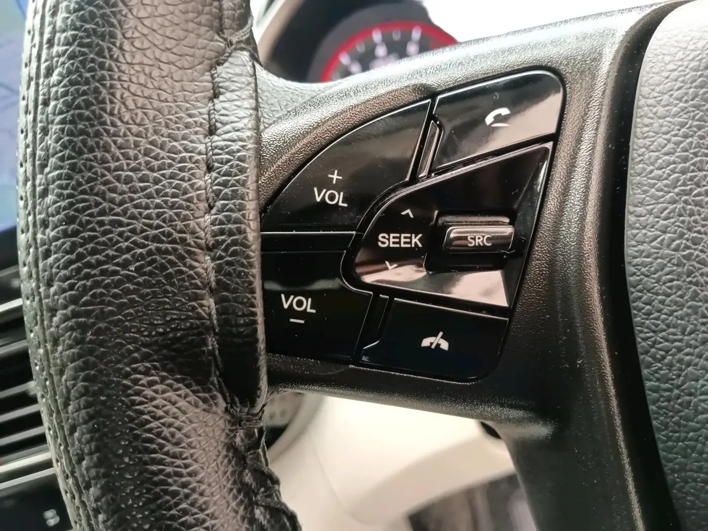 2025 Mahindra XUV 3XO MX2 Pro 1.2 L TCMPFI AT, Petrol, Automatic, 6,031 km, interior