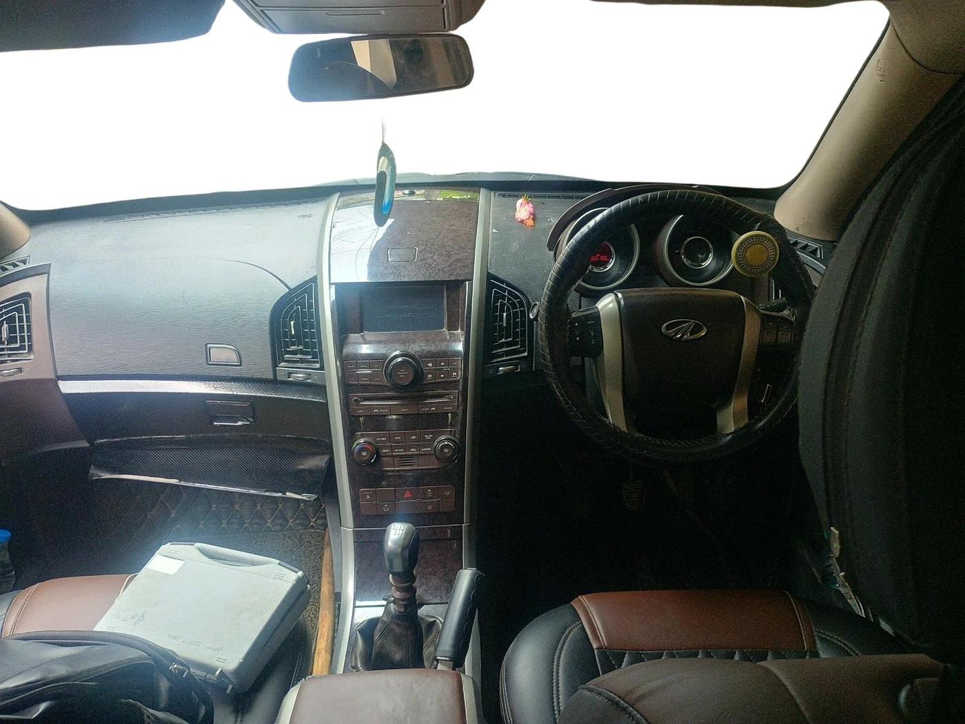 2014 Mahindra XUV500 W8, Diesel, Manual, 3,56,433 km, interior