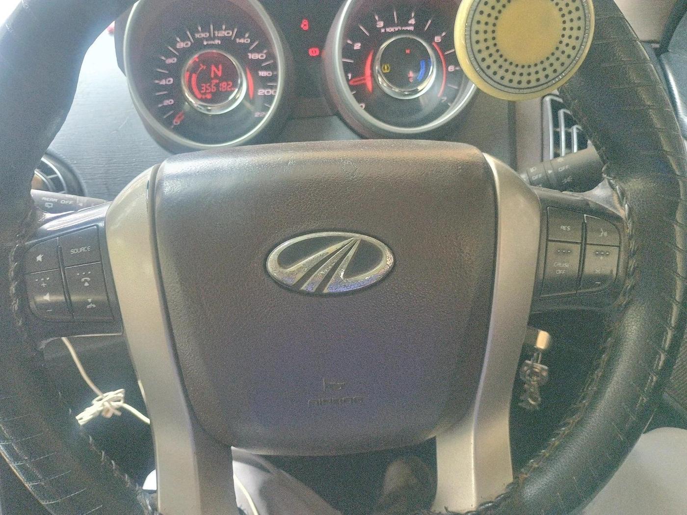 2014 Mahindra XUV500 W8, Diesel, Manual, 3,56,433 km, interior