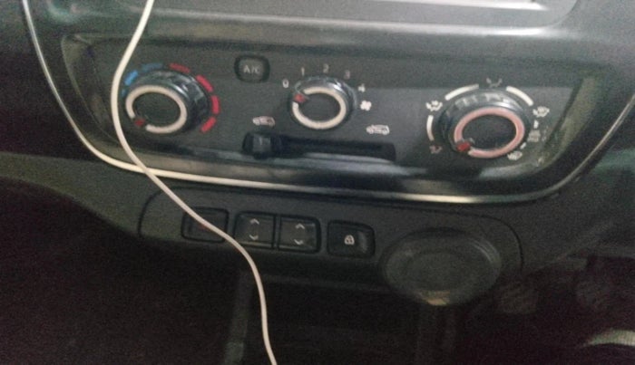 2016 Renault Kwid RXT 0.8, Petrol, Manual, 44,234 km, interior