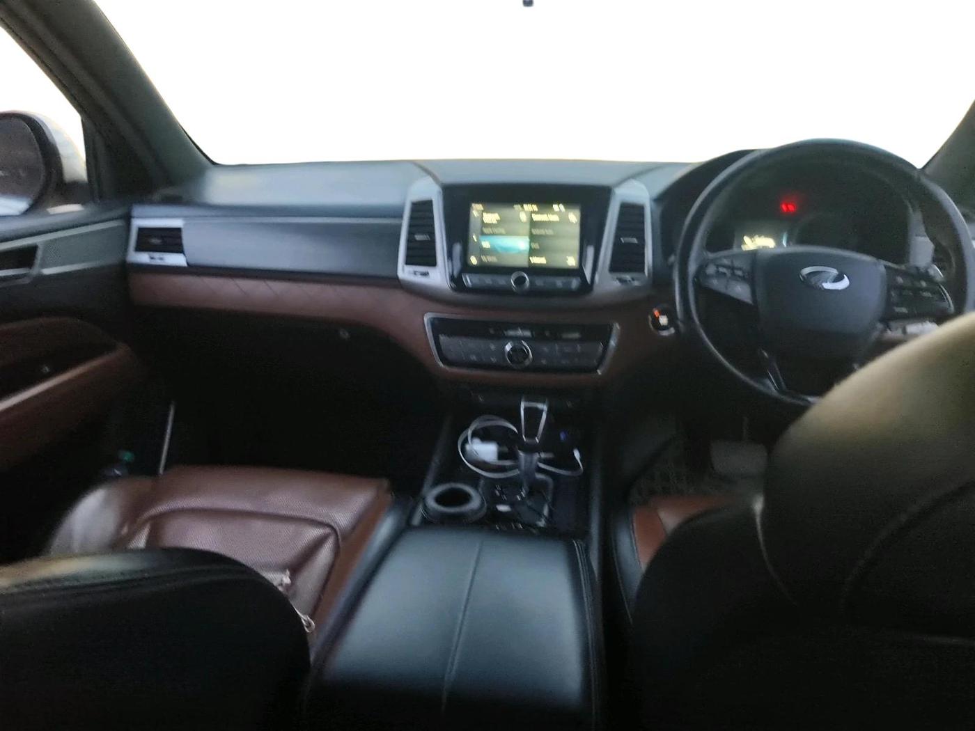 2021 Mahindra ALTURAS G4 4WD AT, Diesel, Automatic, 1,17,306 km, interior