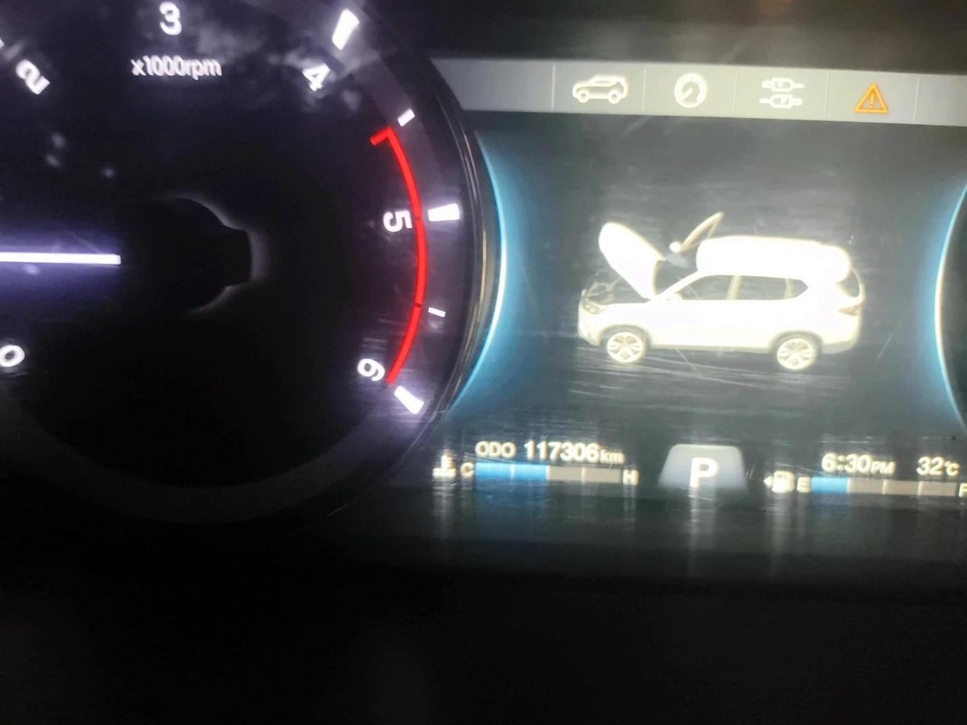 2021 Mahindra ALTURAS G4 4WD AT, Diesel, Automatic, 1,17,306 km, interior