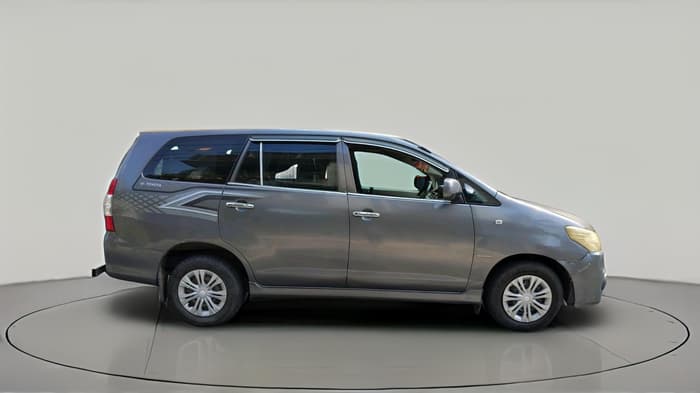 2013 Toyota Innova 2.5 GX 8 STR, Diesel, Manual, 1,49,422 km, exterior