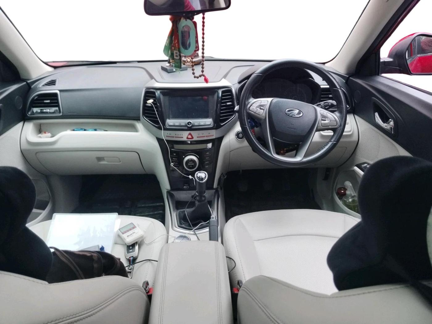 2021 Mahindra XUV300 W8 (O) 1.2 PETROL, Petrol, Manual, 33,958 km, interior