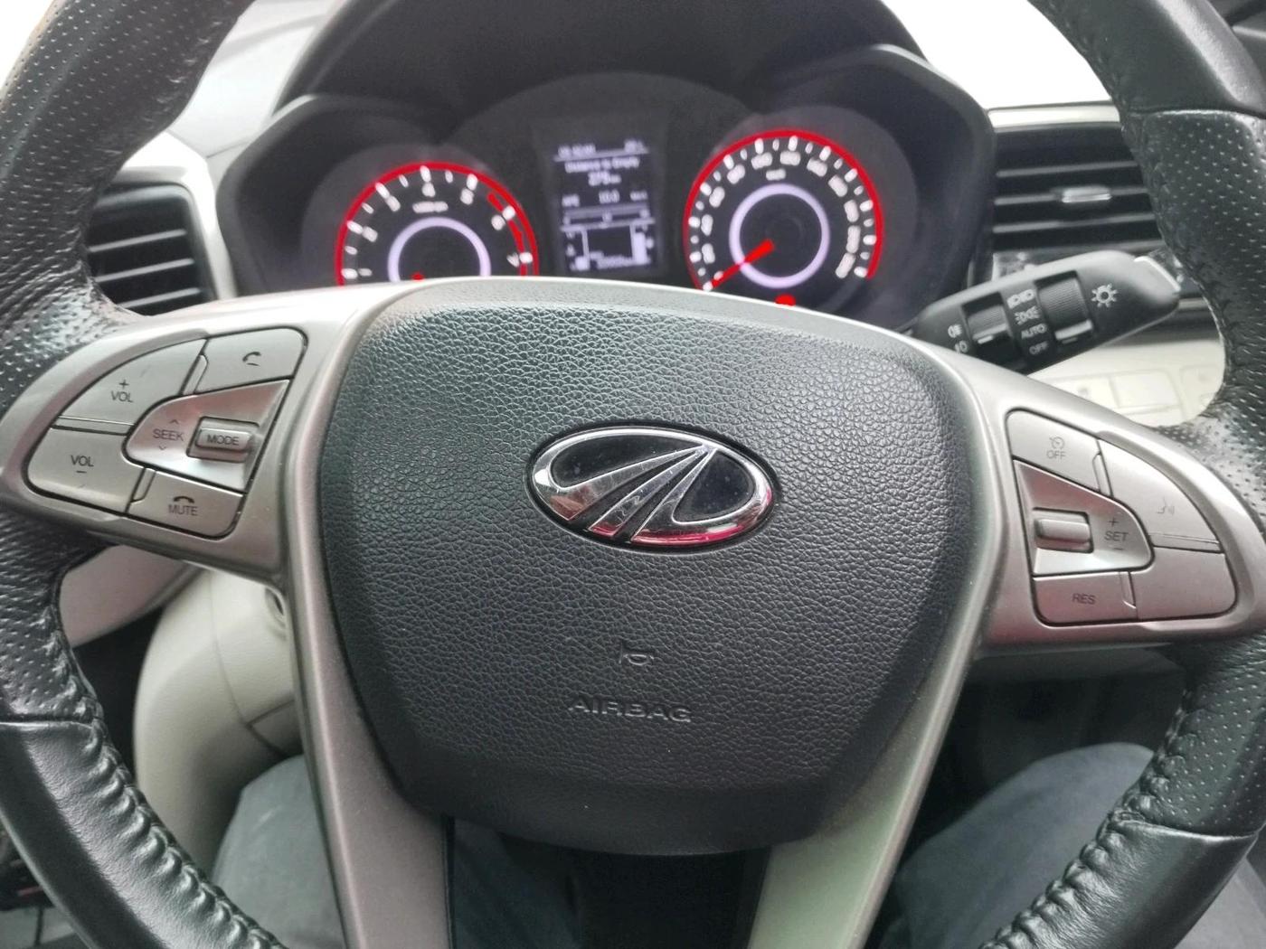 2021 Mahindra XUV300 W8 (O) 1.2 PETROL, Petrol, Manual, 33,958 km, interior