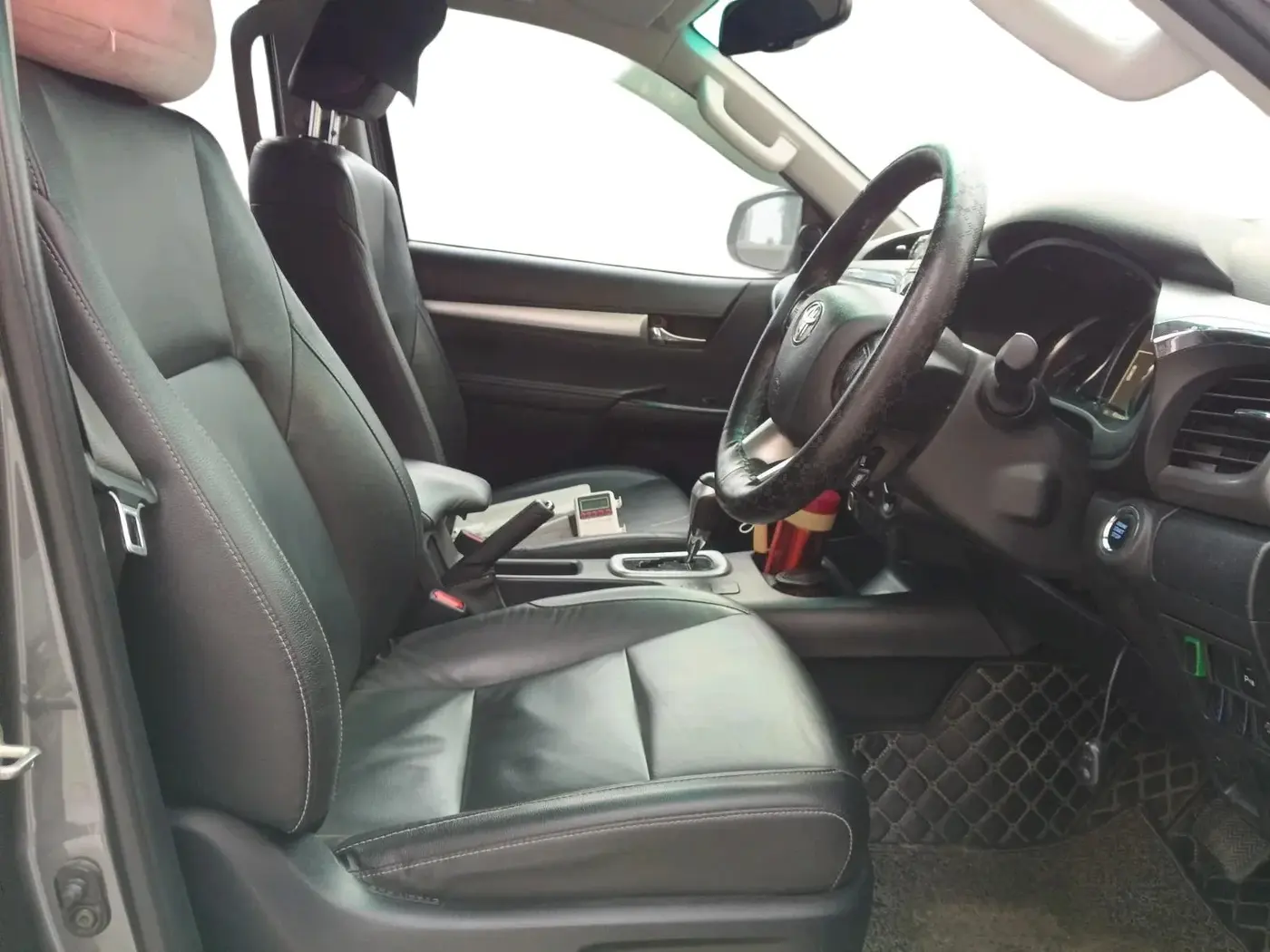 2022 Toyota HILUX HIGH 4X4 AT, Diesel, Automatic, 45,323 km, interior