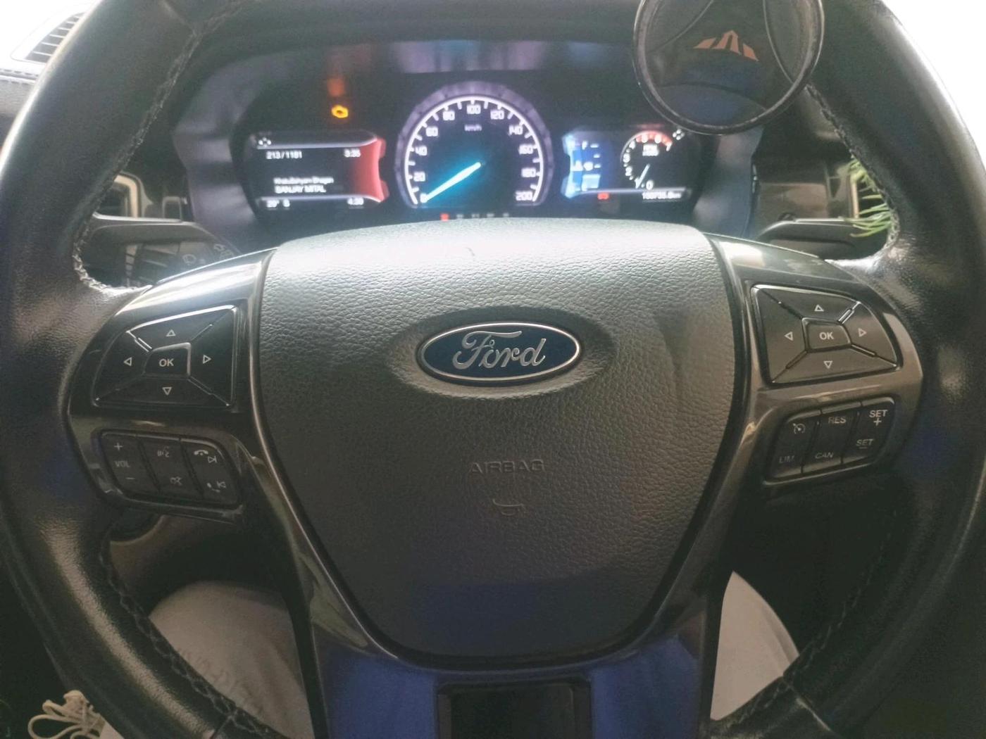 2020 Ford Endeavour TITANIUM PLUS 2.0 4X2 AT SUNROOF, Diesel, Automatic, 1,50,755 km, interior