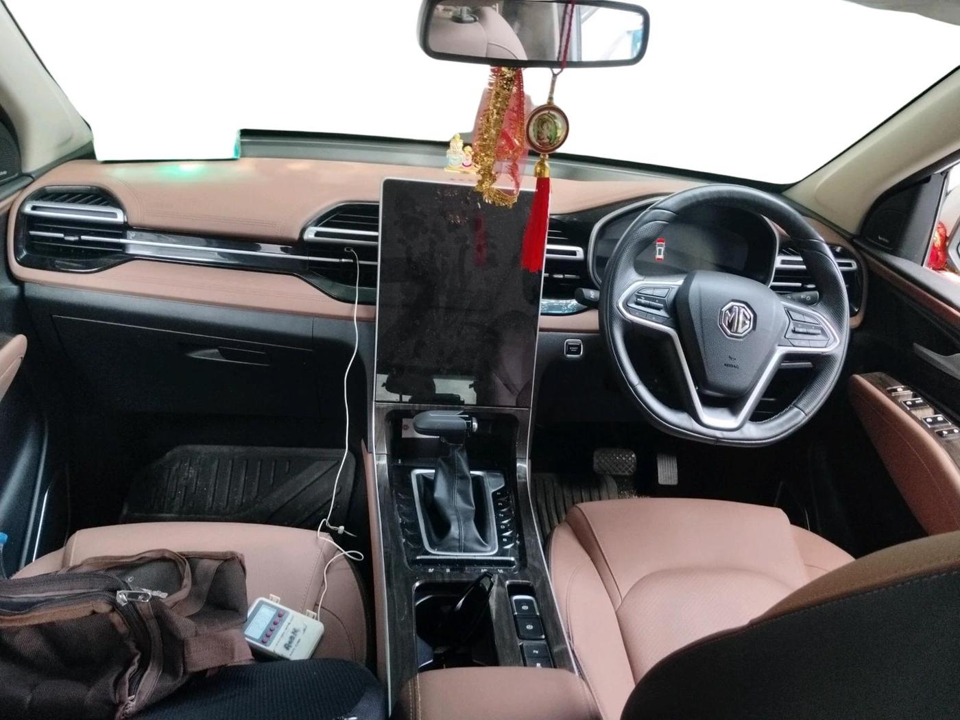 2023 MG HECTOR PLUS SAVVY PRO 1.5 TURBO CVT 7 STR, Petrol, Automatic, 9,217 km, interior
