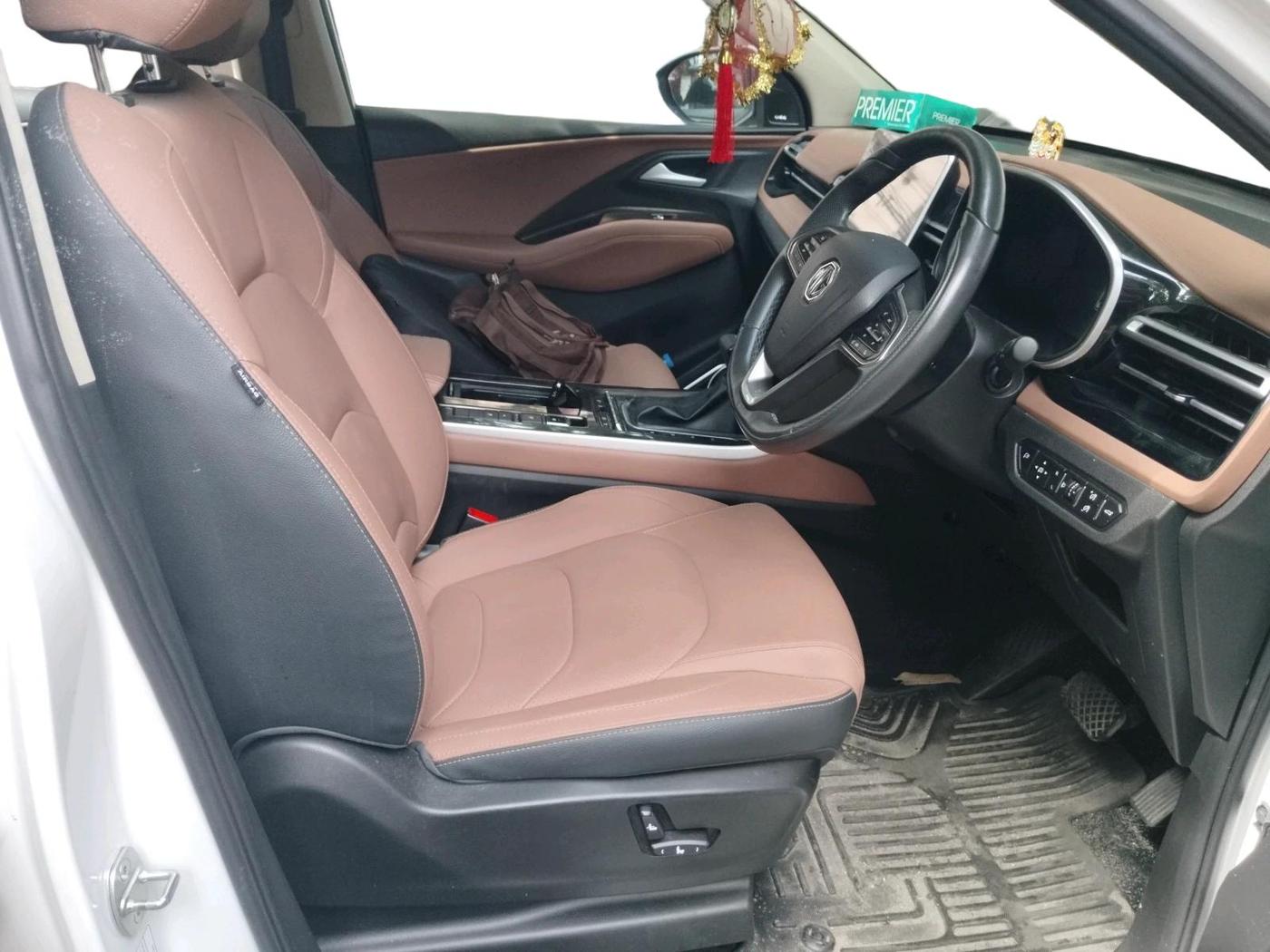 2023 MG HECTOR PLUS SAVVY PRO 1.5 TURBO CVT 7 STR, Petrol, Automatic, 9,217 km, interior