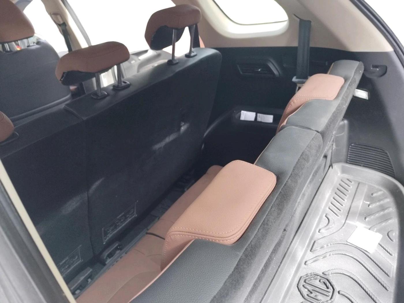 2023 MG HECTOR PLUS SAVVY PRO 1.5 TURBO CVT 7 STR, Petrol, Automatic, 9,217 km, interior