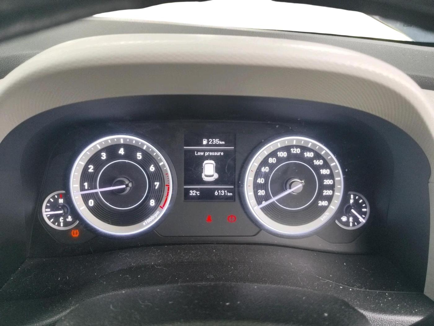 2022 Hyundai Creta SX 1.5 PETROL, Petrol, Manual, 6,131 km, interior