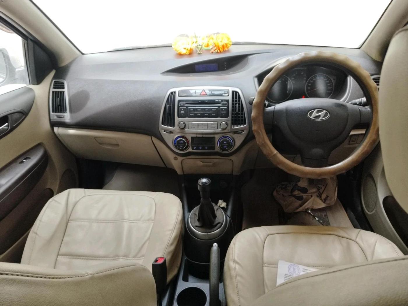 2013 Hyundai i20 MAGNA 1.2, Petrol, Manual, 1,07,163 km, interior