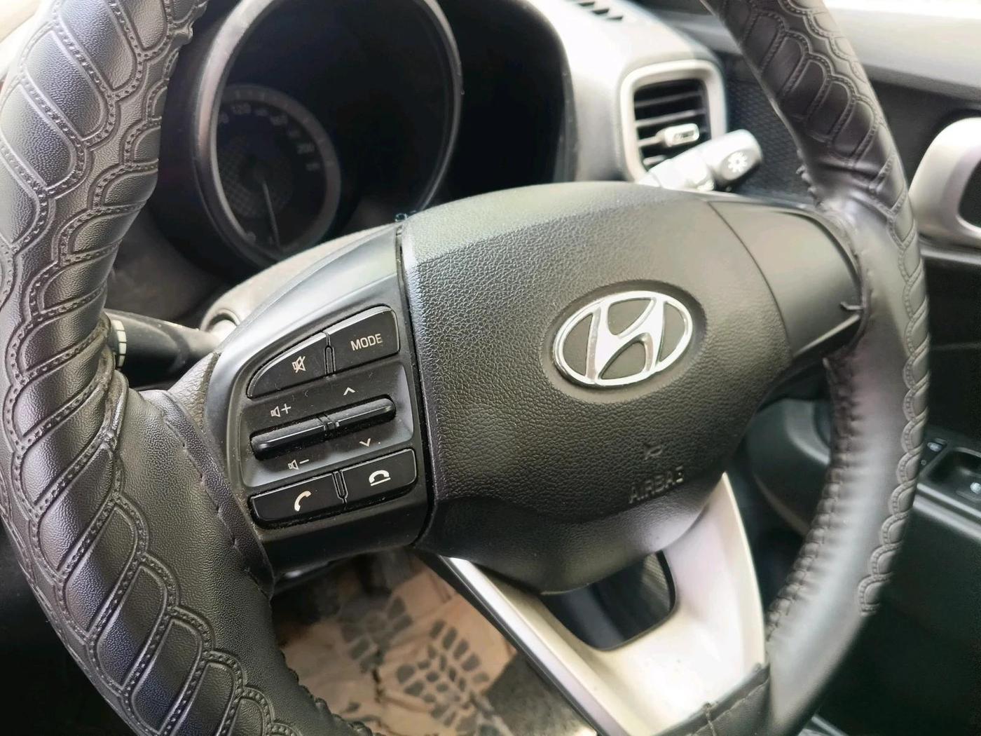 2021 Hyundai VENUE S 1.2, Petrol, Manual, 26,874 km, interior