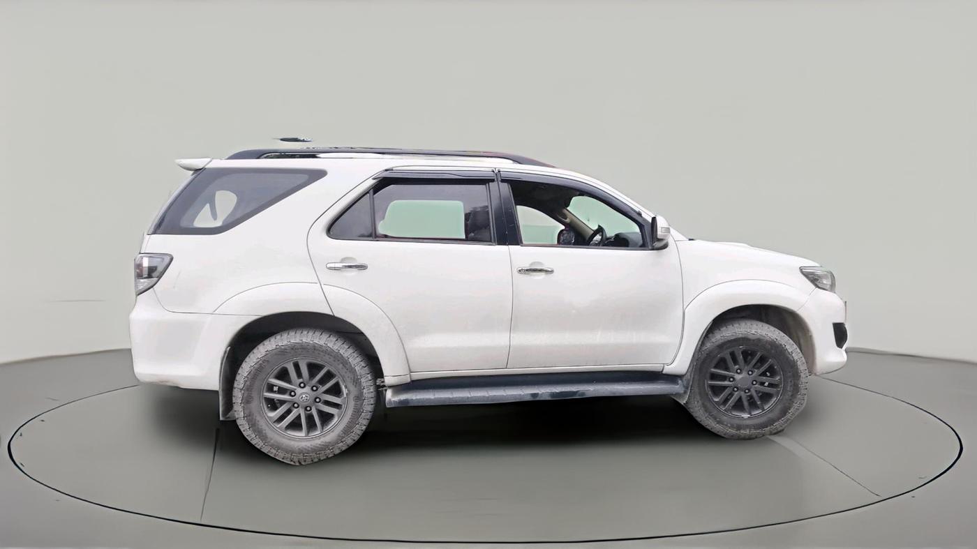 2015 Toyota Fortuner 3.0 4X2 AT, Diesel, Automatic, 1,88,221 km, exterior