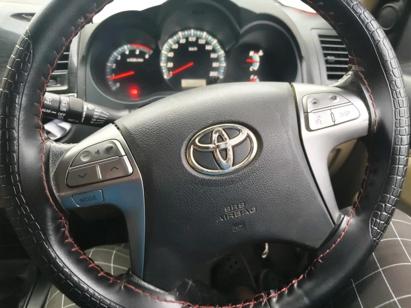 2015 Toyota Fortuner 3.0 4X2 AT, Diesel, Automatic, 1,88,221 km, interior