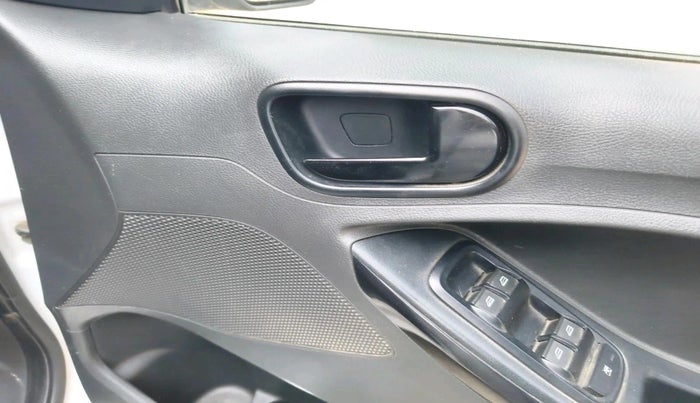 2019 Ford New Figo TITANIUM 1.2 PETROL MT, Petrol, Manual, 84,658 km, interior