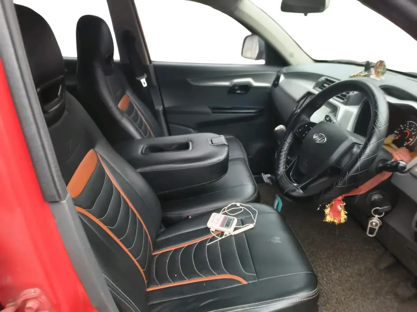2018 Mahindra KUV 100 NXT K6+ P 6 STR, Petrol, Manual, 58,668 km, interior