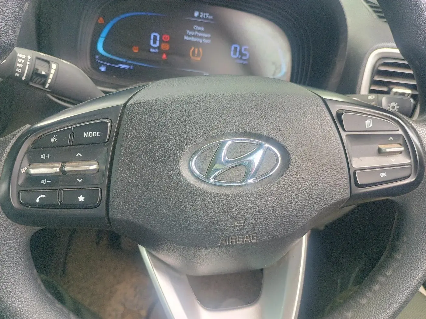 2022 Hyundai VENUE S(O) 1.2, Petrol, Manual, 49,242 km, interior