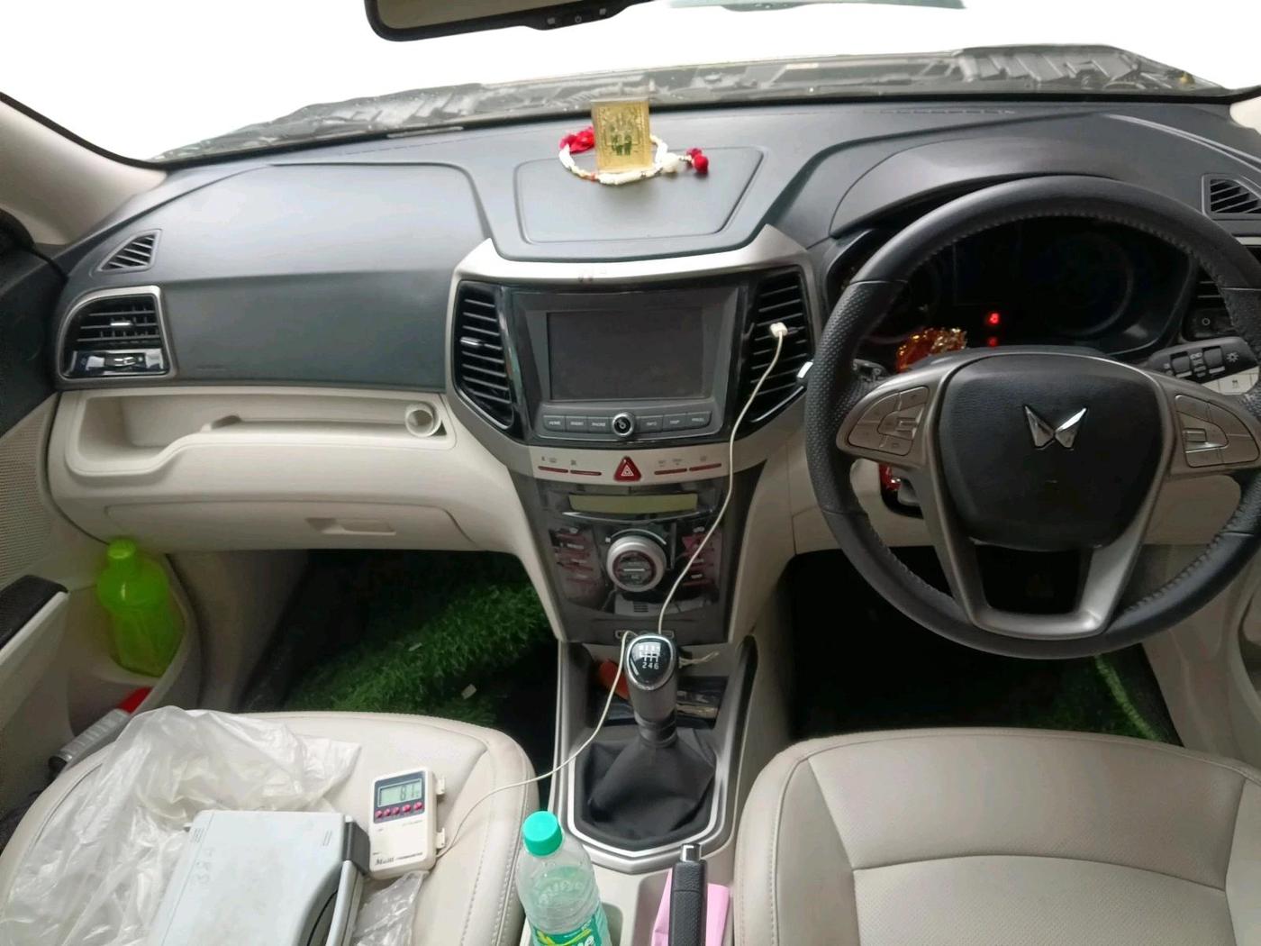 2023 Mahindra XUV300 W8 (O) 1.2 PETROL, Petrol, Manual, 13,088 km, interior