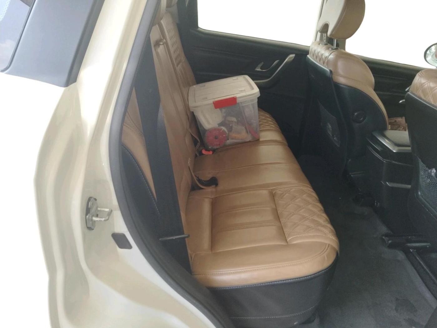 2018 Mahindra XUV500 W11 AT, Diesel, Automatic, 49,919 km, interior