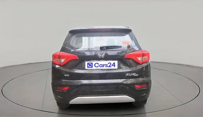 2024 Mahindra XUV300 W8 (O) 1.2 PETROL, Petrol, Manual, 12,992 km, exterior