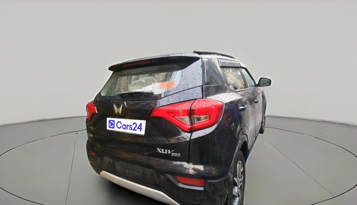 2024 Mahindra XUV300 W8 (O) 1.2 PETROL, Petrol, Manual, 12,992 km, exterior