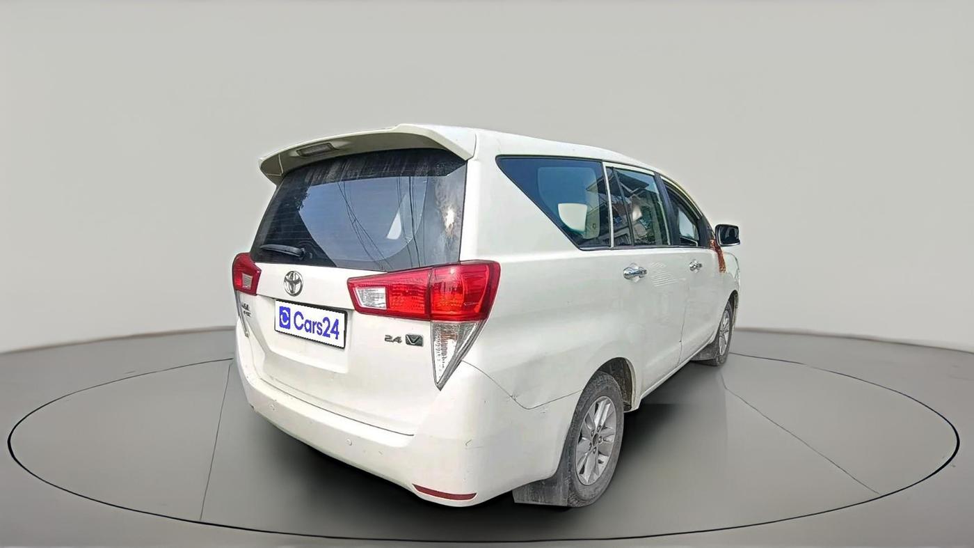 2017 Toyota Innova Crysta 2.4 VX 7 STR, Diesel, Manual, 1,08,551 km, exterior