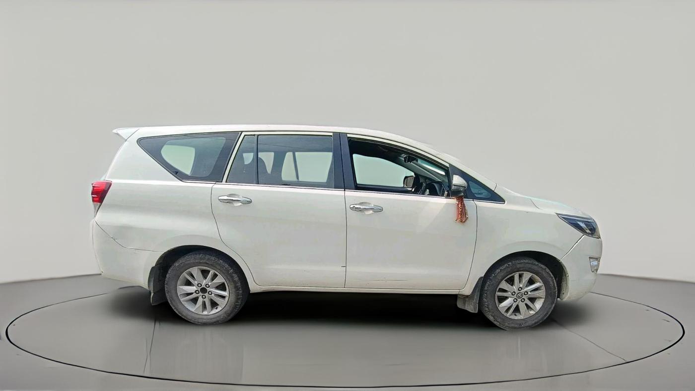 2017 Toyota Innova Crysta 2.4 VX 7 STR, Diesel, Manual, 1,08,551 km, exterior