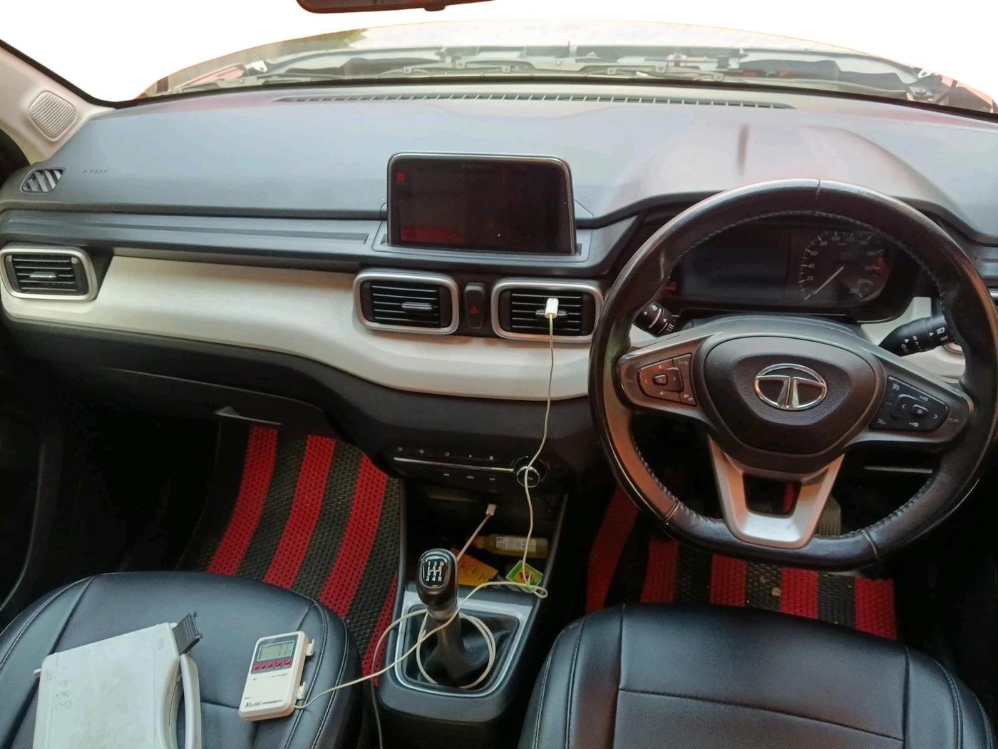 2021 Tata PUNCH CREATIVE  MT, Petrol, Manual, 31,179 km, interior