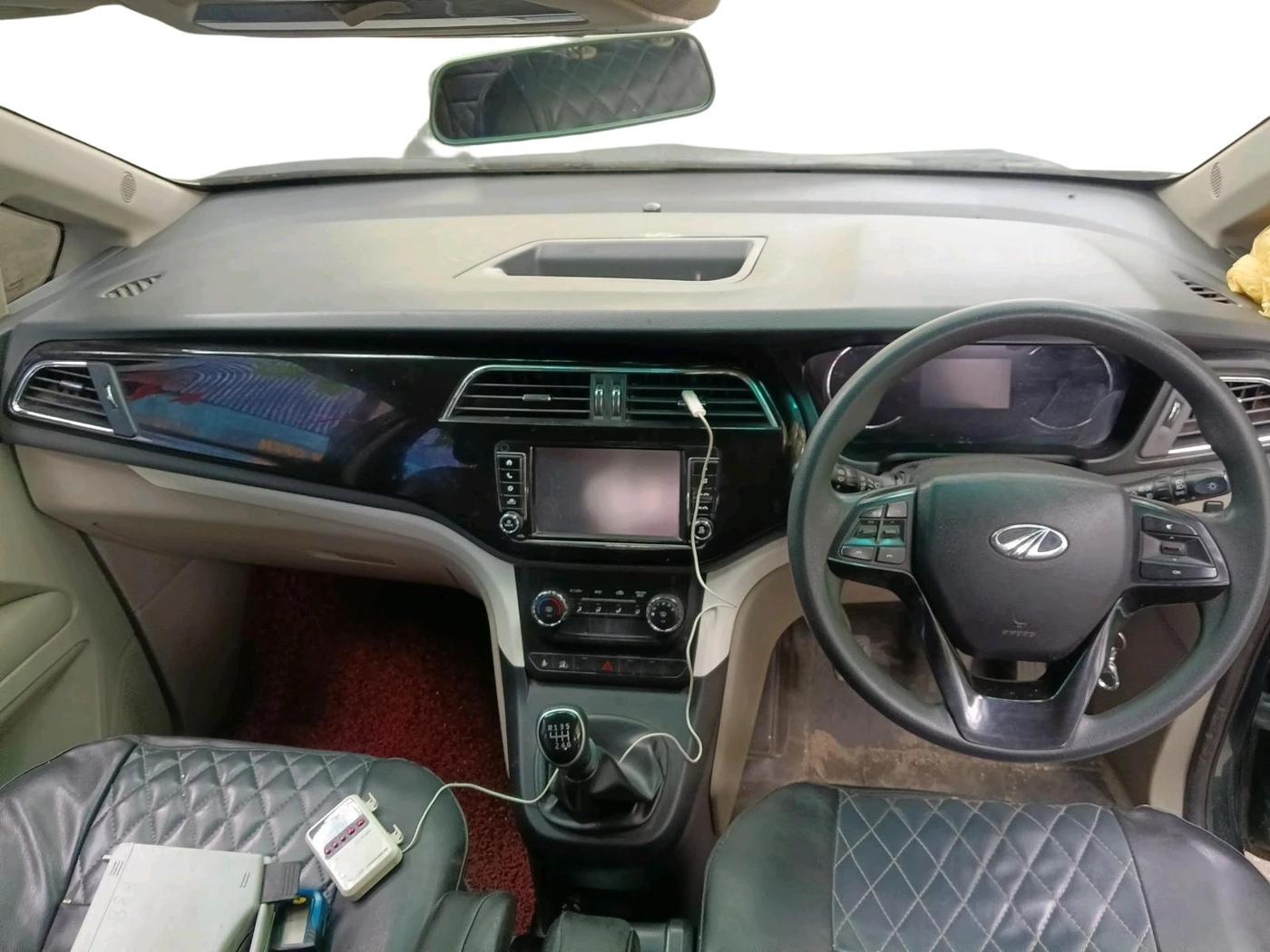 2018 Mahindra MARAZZO M6 8 STR, Diesel, Manual, 96,599 km, interior