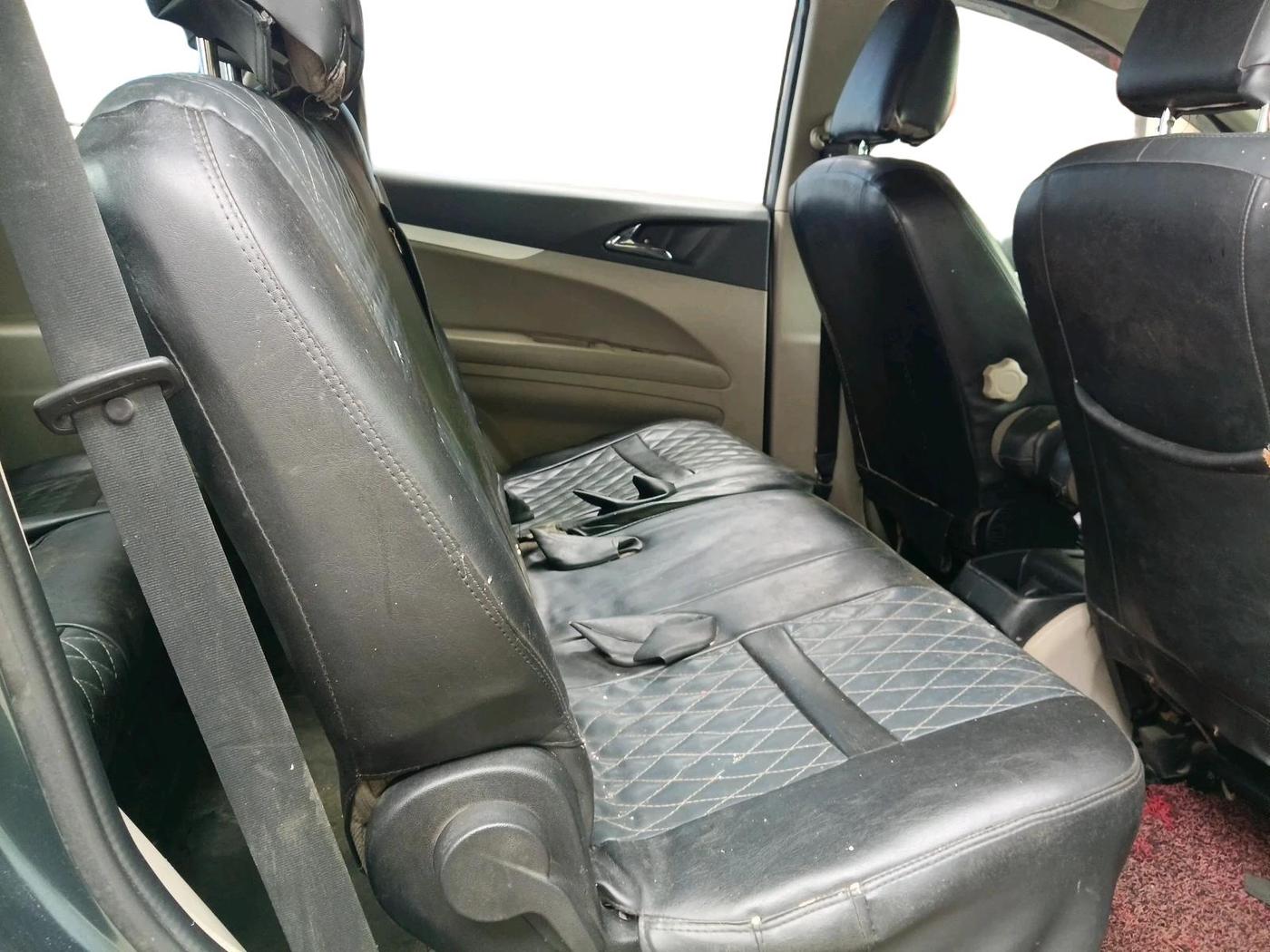 2018 Mahindra MARAZZO M6 8 STR, Diesel, Manual, 96,599 km, interior