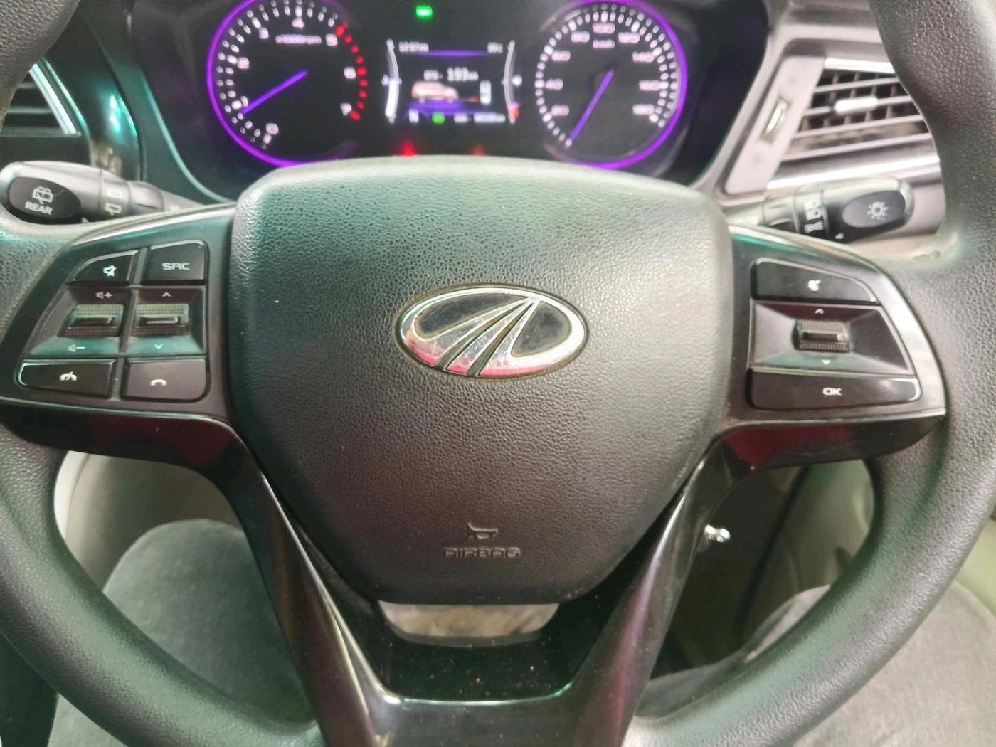2018 Mahindra MARAZZO M6 8 STR, Diesel, Manual, 96,599 km, interior