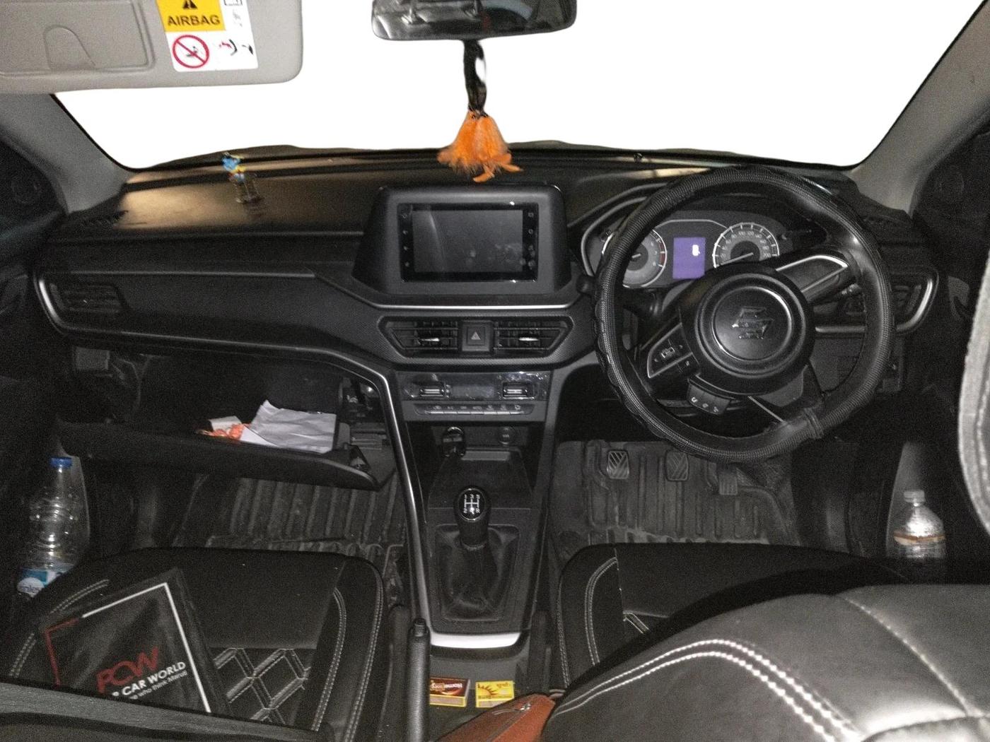 2025 Maruti BREZZA VXI, Petrol, Manual, 22,112 km, interior