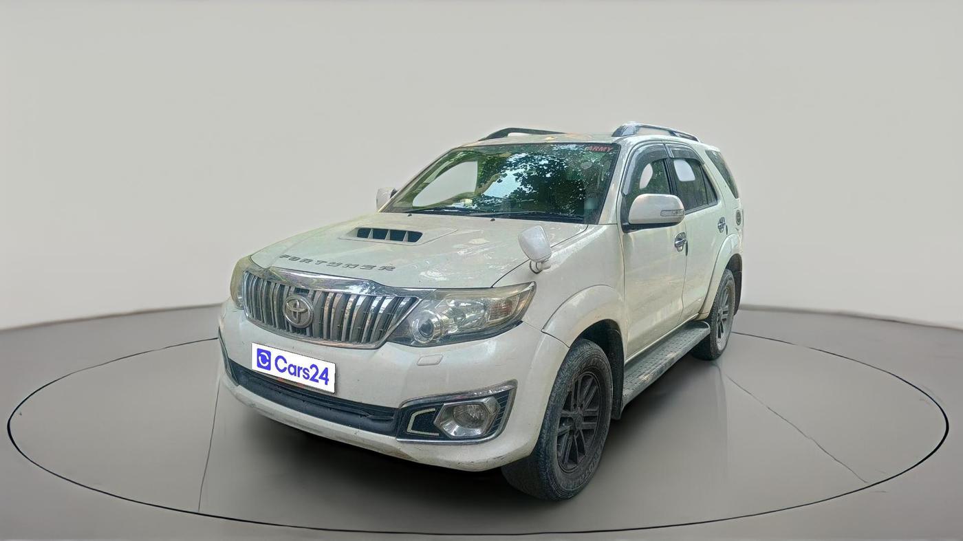 2013 Toyota Fortuner 3.0 4X2 AT, Diesel, Automatic, 1,16,600 km, exterior
