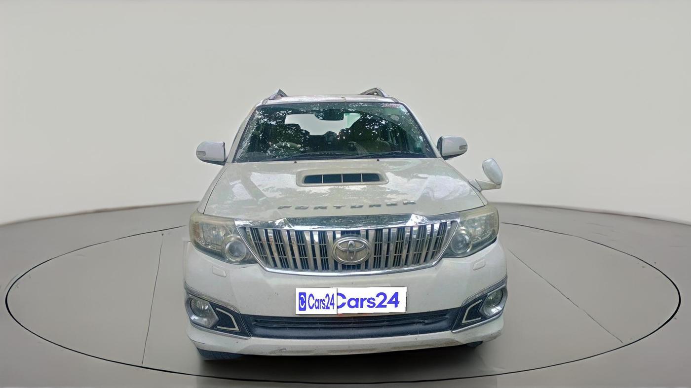 2013 Toyota Fortuner 3.0 4X2 AT, Diesel, Automatic, 1,16,600 km, exterior