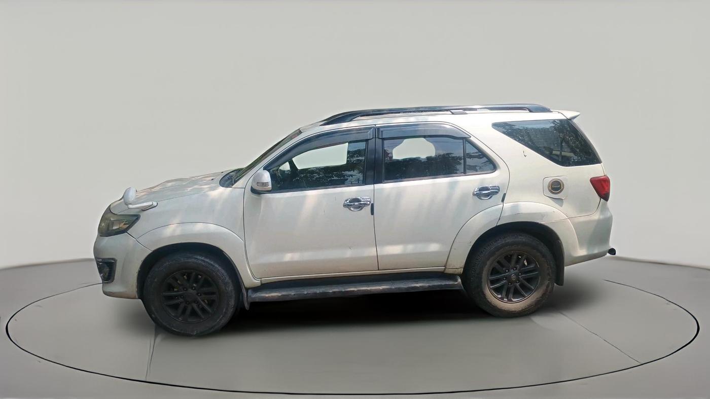 2013 Toyota Fortuner 3.0 4X2 AT, Diesel, Automatic, 1,16,600 km, exterior