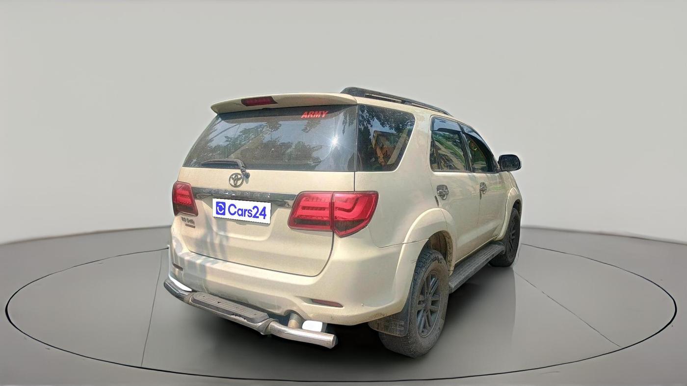 2013 Toyota Fortuner 3.0 4X2 AT, Diesel, Automatic, 1,16,600 km, exterior