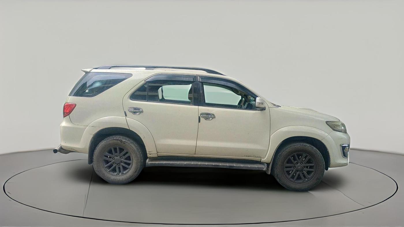 2013 Toyota Fortuner 3.0 4X2 AT, Diesel, Automatic, 1,16,600 km, exterior