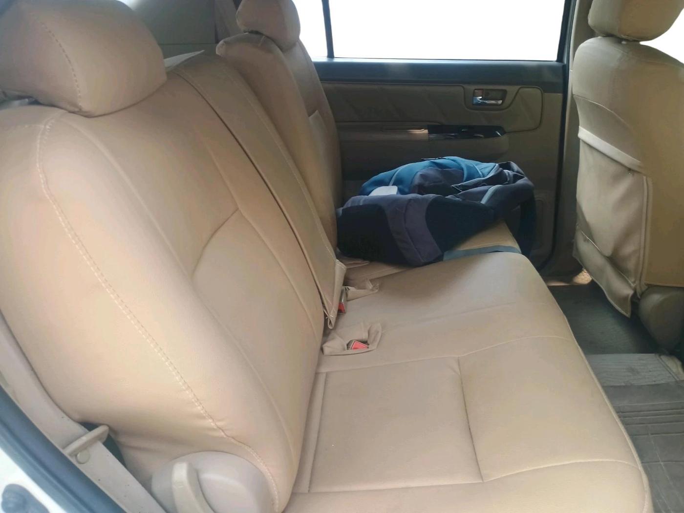 2013 Toyota Fortuner 3.0 4X2 AT, Diesel, Automatic, 1,16,600 km, interior