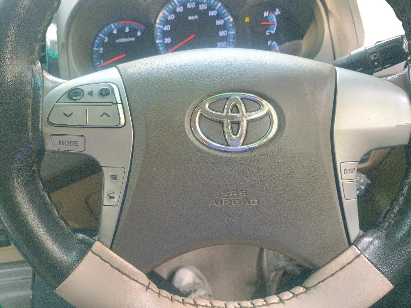 2013 Toyota Fortuner 3.0 4X2 AT, Diesel, Automatic, 1,16,600 km, interior