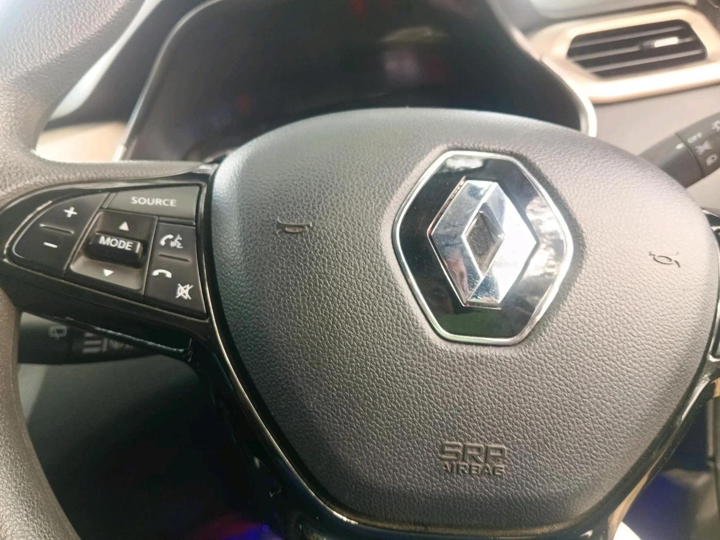 2023 Renault Kiger RXT (O) MT, Petrol, Manual, 30,638 km, interior