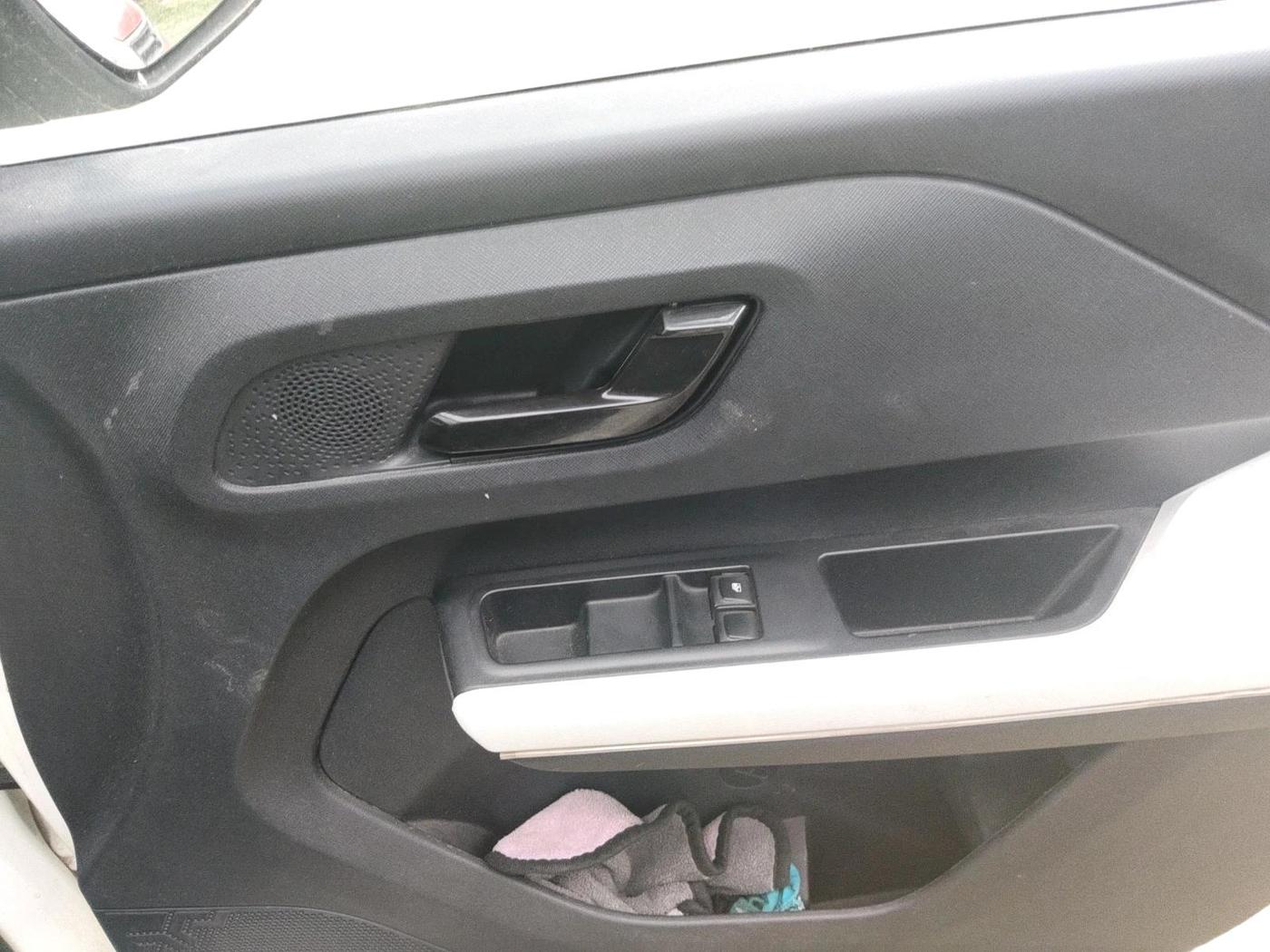 2022 Tata PUNCH PURE MT, Petrol, Manual, 22,133 km, interior