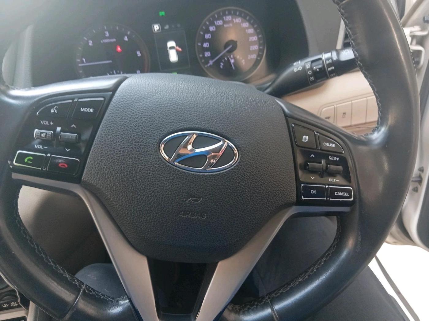 2017 Hyundai Tucson GLS 2WD AT DIESEL, Diesel, Automatic, 1,76,000 km, interior