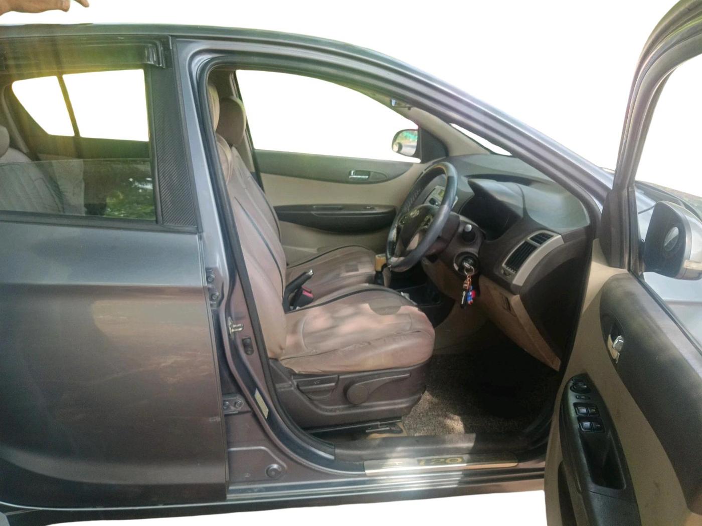 2013 Hyundai i20 ASTA 1.4 CRDI, Diesel, Manual, 2,53,660 km, interior