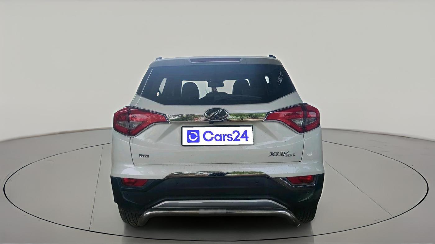 2021 Mahindra XUV300 W8 (O) 1.2 PETROL, Petrol, Manual, 99,178 km, exterior