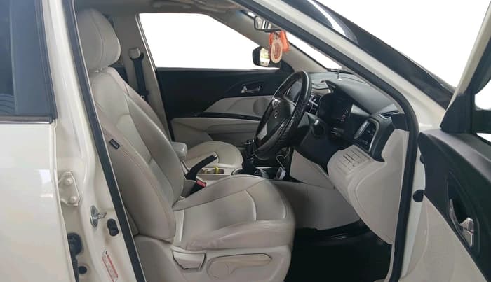 2021 Mahindra XUV300 W8 (O) 1.2 PETROL, Petrol, Manual, 99,178 km, interior