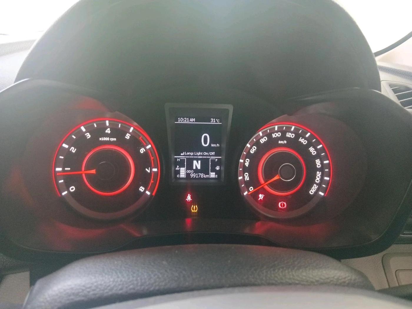 2021 Mahindra XUV300 W8 (O) 1.2 PETROL, Petrol, Manual, 99,178 km, interior