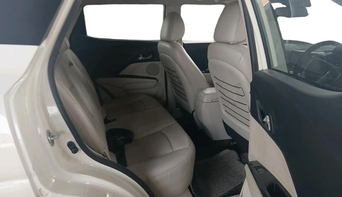 2021 Mahindra XUV300 W8 (O) 1.2 PETROL, Petrol, Manual, 99,178 km, interior